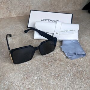 LINFEMAND Black Square Sunglasses w/ Case and Cleaning Towel